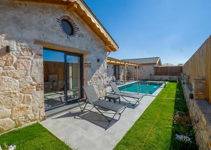 Willa Mugla Stone Daylight 1